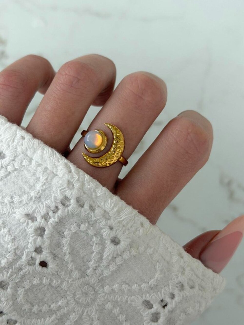Sku0630 Gold moon ring moon stone + gift box Size: us 6 - 12 ( adjustable)